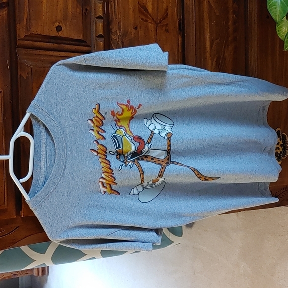 💚Men's Flaming Hot Cheetos t-shirt - Picture 1 of 4